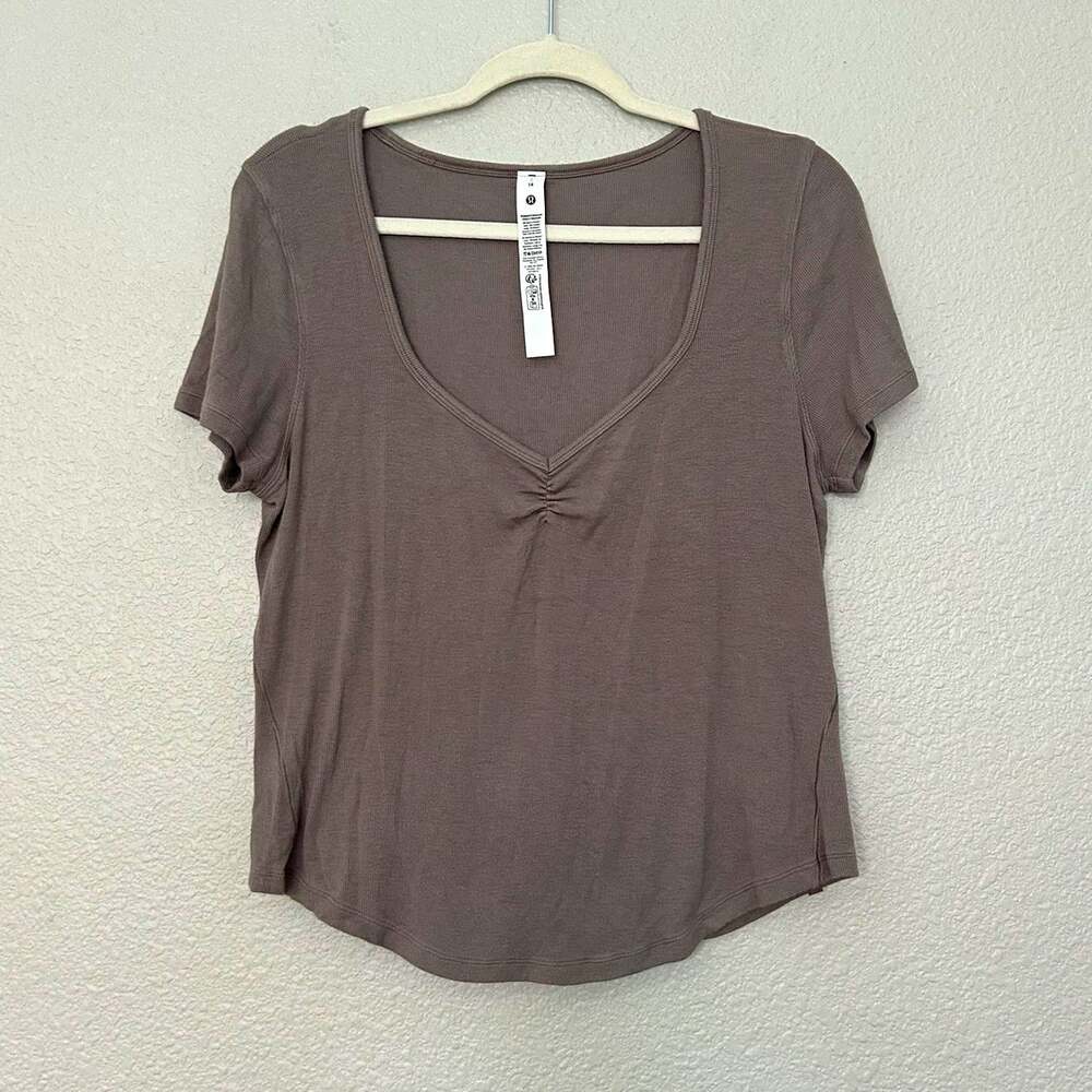 lululemon Women's Size 14 Gray Solid Deep V-Neck Knit Pullover Tee